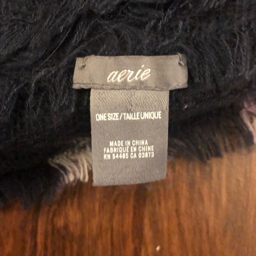 ‼️ SOLD ‼️ Aerie Navy Blue Plaid Blanket Scarf - Picture 4 of 4